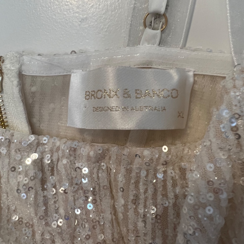 Bronx and Banco Bridal Dress - Picture 4 of 5
